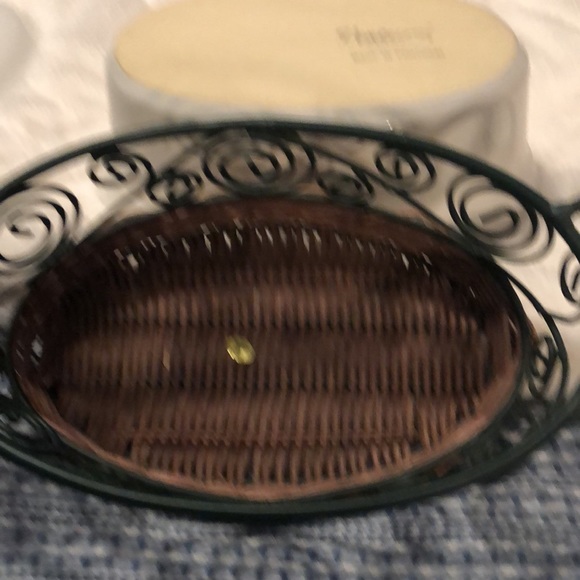 EUC Vesture Corporation Stoneware From Portugal In A Sturdy Woven Wired Basket - Picture 7 of 10